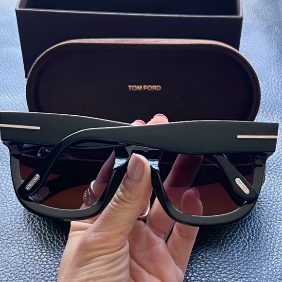 Tom Ford Beatrix Sunglasses - Picture 3 of 7